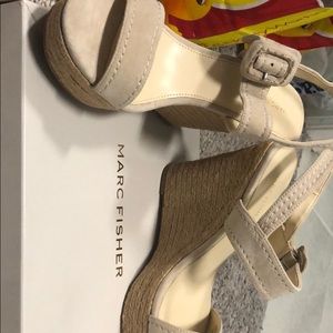 Marc Fisher tan wedges